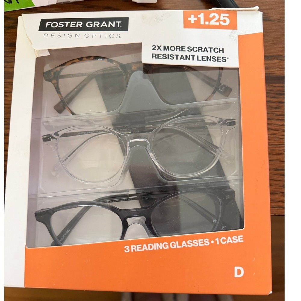 Foster Grant Design Optics Classic Reading Glasses +1.25  3 Pack NEW with case